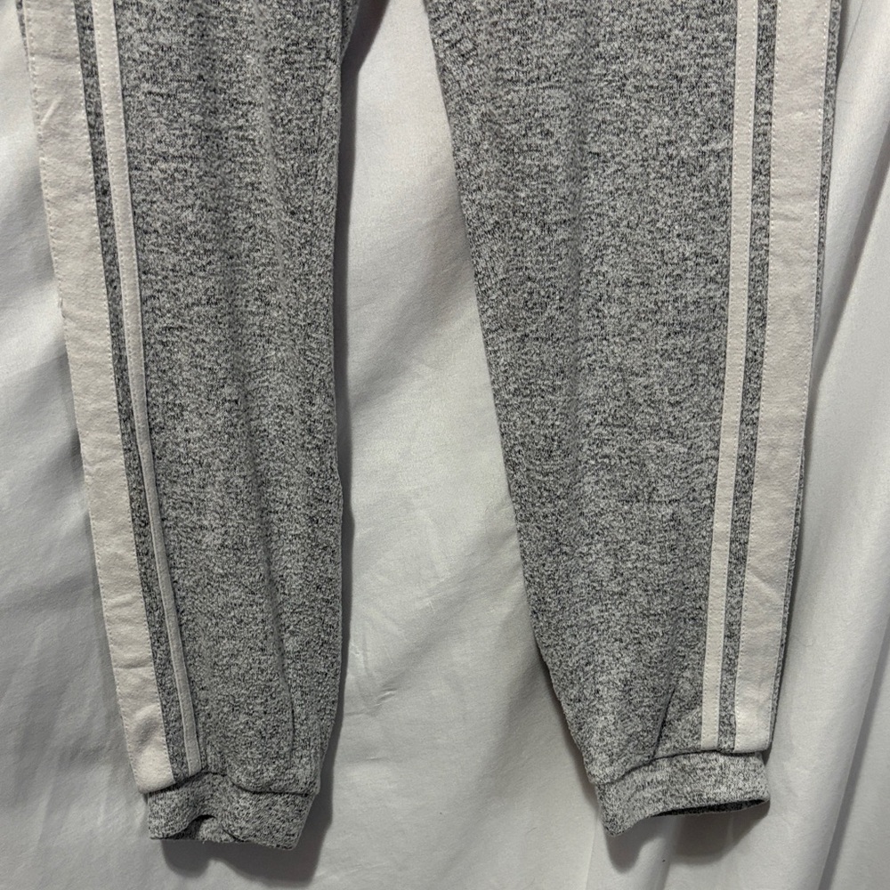 Ardene Gray Sweatpants with White Accents - Picture 4 of 10